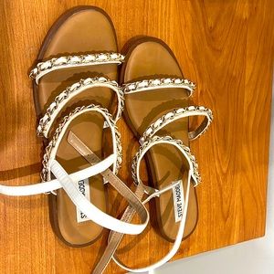 Great condition steve madden size 8 white sandals with gold chain strap.